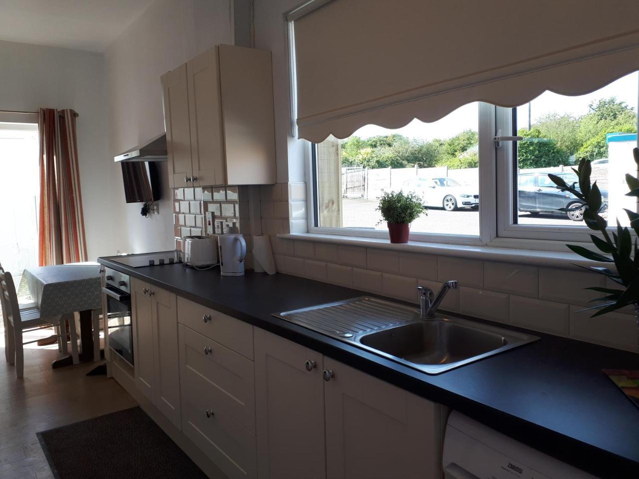 Delphi Cottage Ashbourne Bagian luar foto